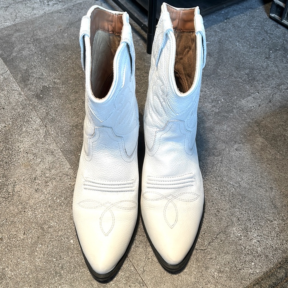 American Eagle White Cowgirl Boots